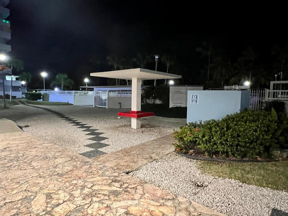 Hobie Oceanfront Apartment At Isla Verde San Juan Kültér fotó